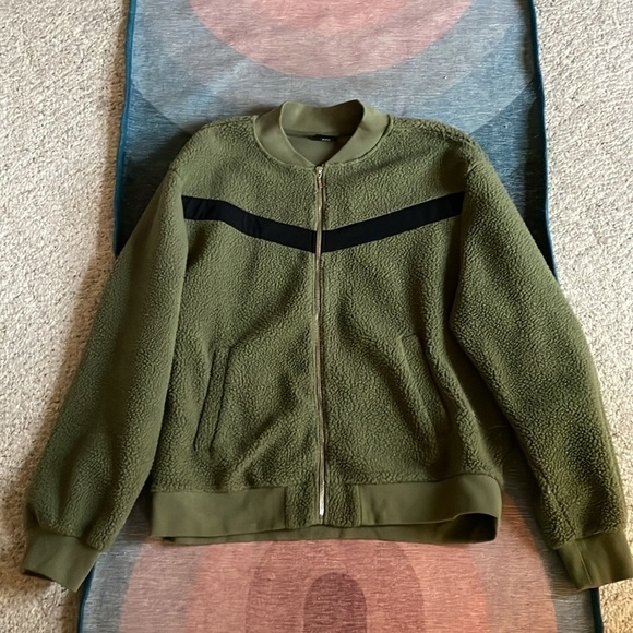 Zyia Green & Black Sherpa Fleece Zip Up - Picture 5 of 8